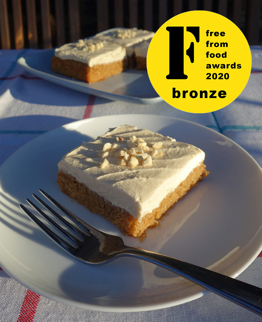 Award-winning glutenfree, vegan blondie, made with organic bananas, fragrant Madagascar vanilla and rapeseed oil, gluten-free flours & peanut flour. Topped with dairy-free peanut butter vanilla topping. Made with egg free, gluten free and dairy free ingredients, no animal products. Delivery by hand only, or collect from me in SW9