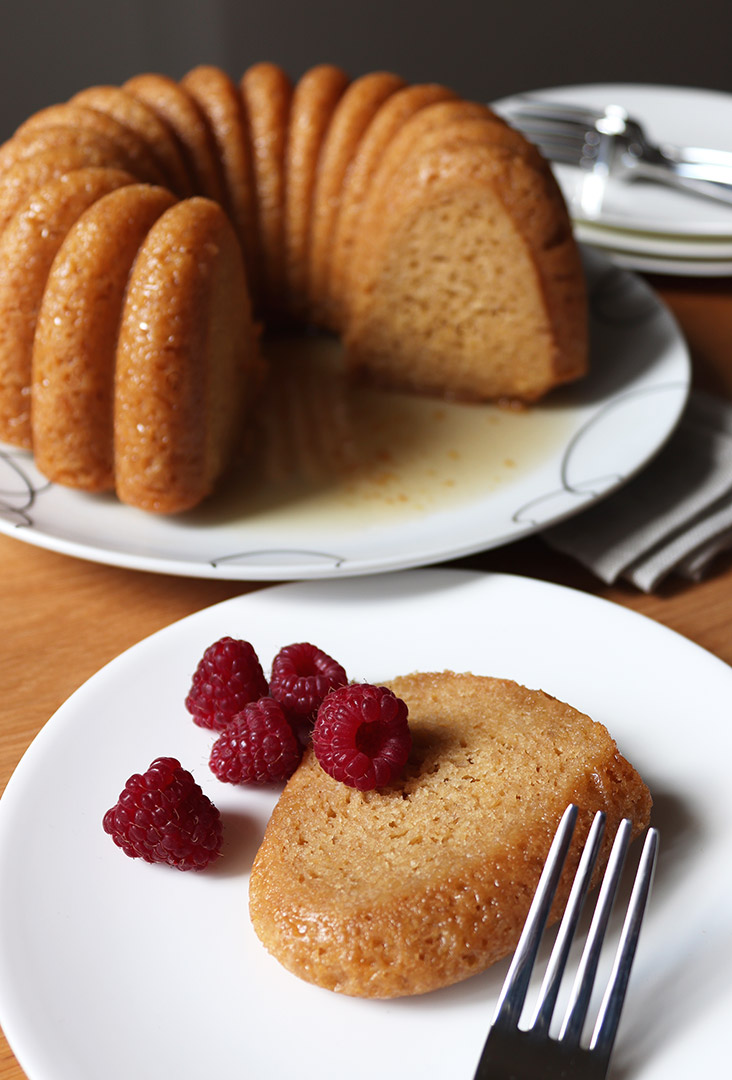 A gorgeous glutenfree vegan rum cake, made with Appleton Jamaica Rum and organic tofu, g-free flour, fragrant Madagascar vanilla and rapeseed oil. Drizzled with scrumptious vegan rumm butter syrup. Made with egg free, gluten free and dairy free ingredients, no animal products. Delivery by hand only, or collect from me in SW9