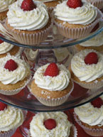 gluten-free cupcakes with peach and mascarpone and white chocolate 