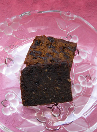 Choose from six scrumptious recipes, all made with Appleton Jamaica rum. All my fruit cakes are deliciously moist, with the natural sweetness of fruit, and little or no added sugar. Most can be iced for your celebration and posted to UK addresses or abroad. Delivery by hand available in London