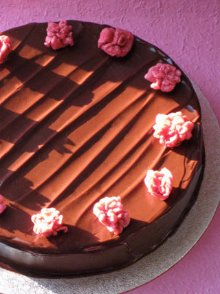Award-winning rich chocolate cake made with glutenfree ingredients: organic ground almonds and Fairtrade dark chocolate and Appleton Jamaica Rum. Covered with dark chocolate ganache and decorated with crystallised rose petals. Other toppings and dairy-free available. All ingredients gluten-free