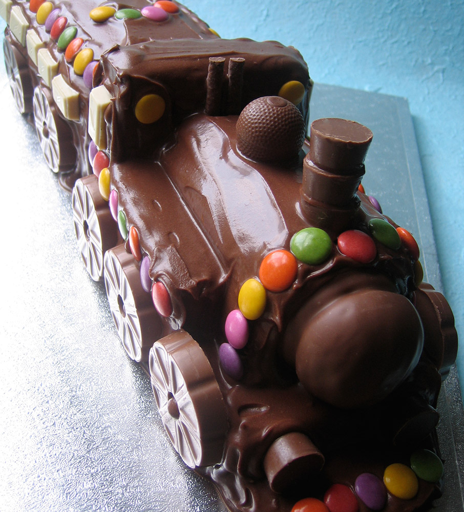 Gluten-free Train Cake. Lots of designs available – just click on the picture to see them. Delivery in London